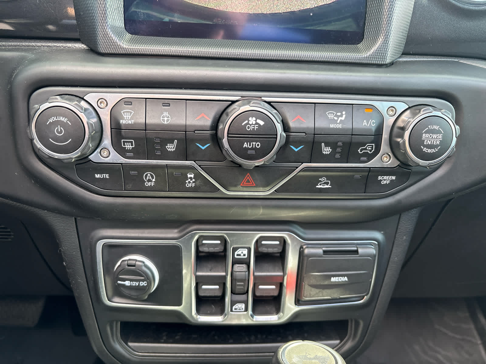2023 Jeep Wrangler Sahara Altitude