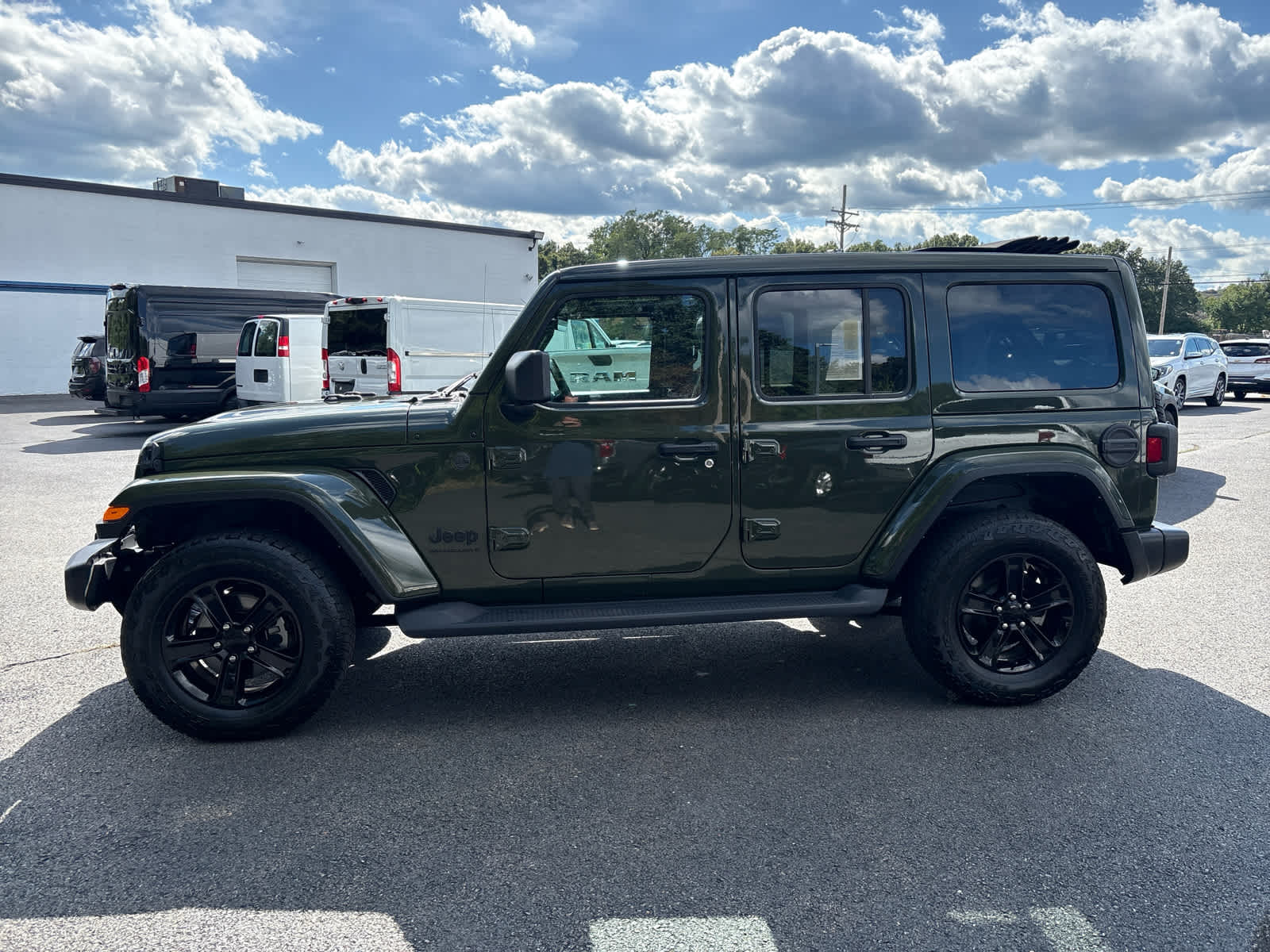 2023 Jeep Wrangler Sahara Altitude