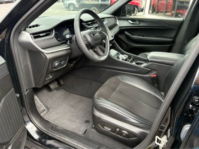 2023 Jeep Grand Cherokee Base