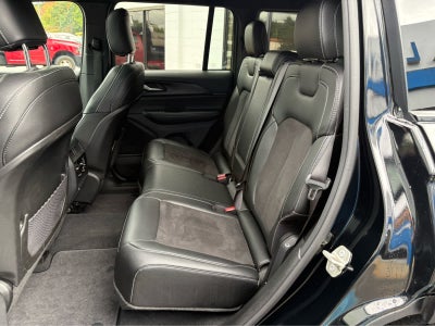 2023 Jeep Grand Cherokee Base