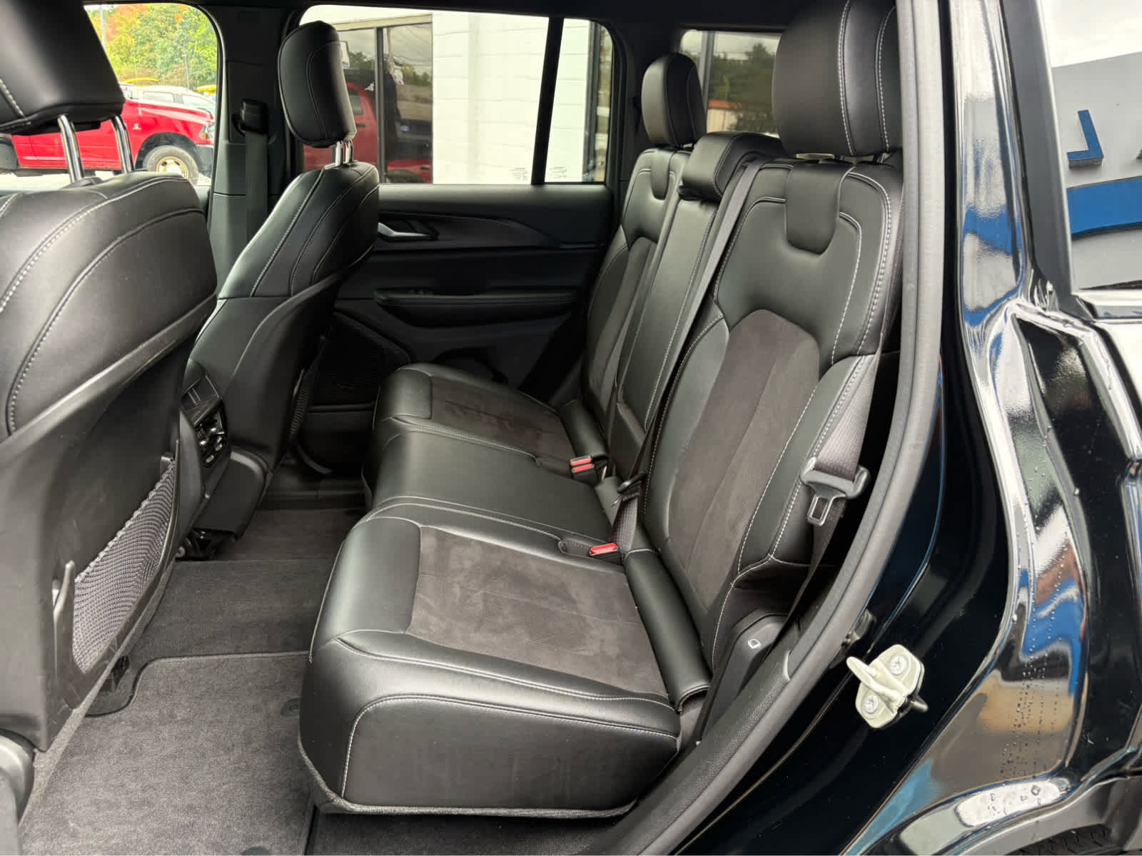 2023 Jeep Grand Cherokee Base