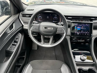 2023 Jeep Grand Cherokee Base
