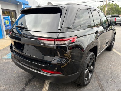 2023 Jeep Grand Cherokee Base