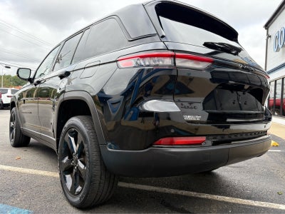 2023 Jeep Grand Cherokee Base