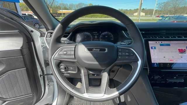 2023 Jeep Grand Cherokee Base