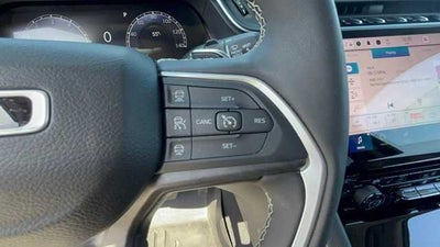 2023 Jeep Grand Cherokee Base