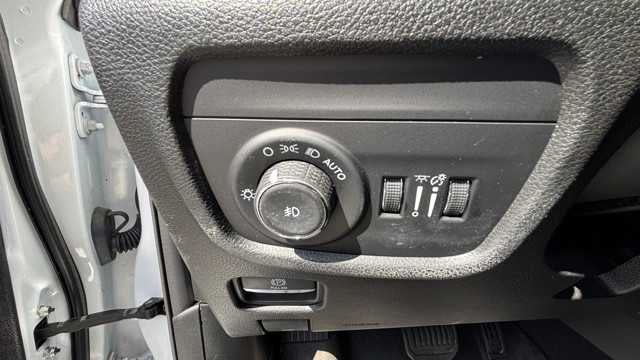 2023 Jeep Grand Cherokee Base