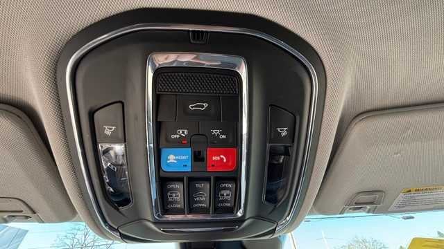 2023 Jeep Grand Cherokee Base