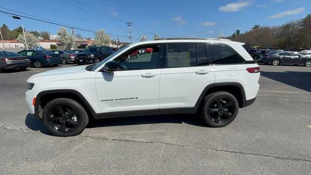 2023 Jeep Grand Cherokee Base