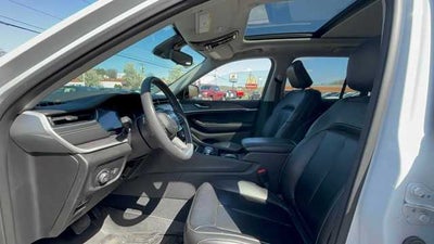 2023 Jeep Grand Cherokee Base