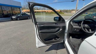 2023 Jeep Grand Cherokee Base