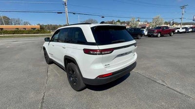 2023 Jeep Grand Cherokee Base