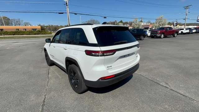 2023 Jeep Grand Cherokee Base