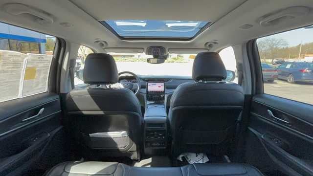 2023 Jeep Grand Cherokee Base