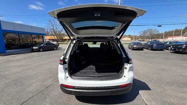 2023 Jeep Grand Cherokee Base