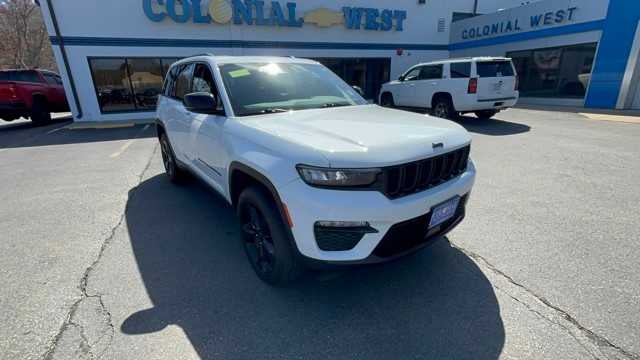 2023 Jeep Grand Cherokee Base