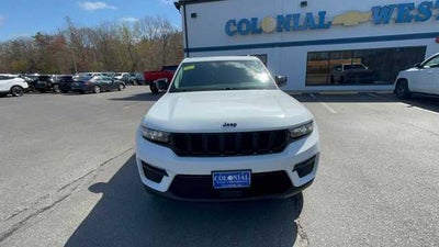 2023 Jeep Grand Cherokee Base