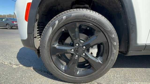 2023 Jeep Grand Cherokee Base