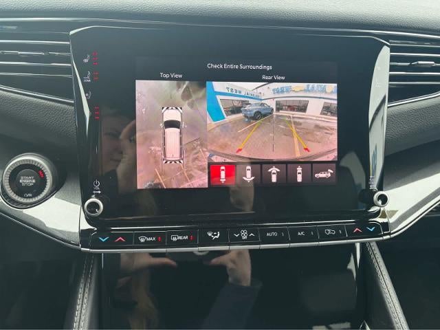 2023 Jeep Wagoneer Base