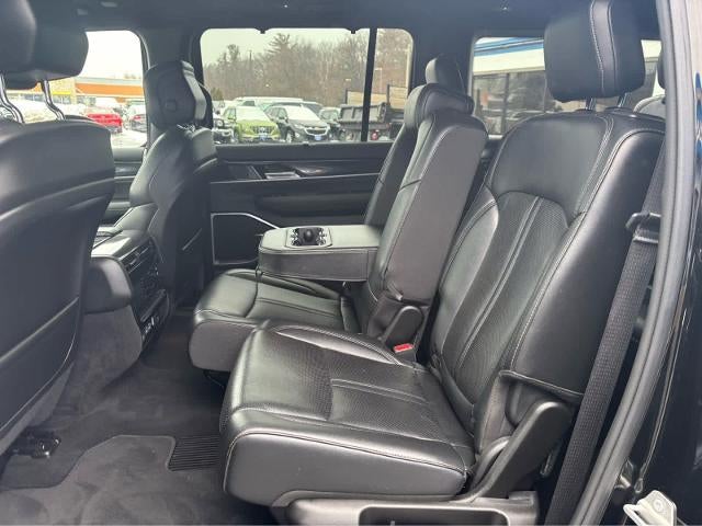 2023 Jeep Wagoneer Base