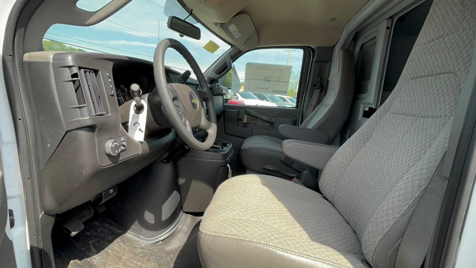 2024 Chevrolet Express Cutaway 3500 Base