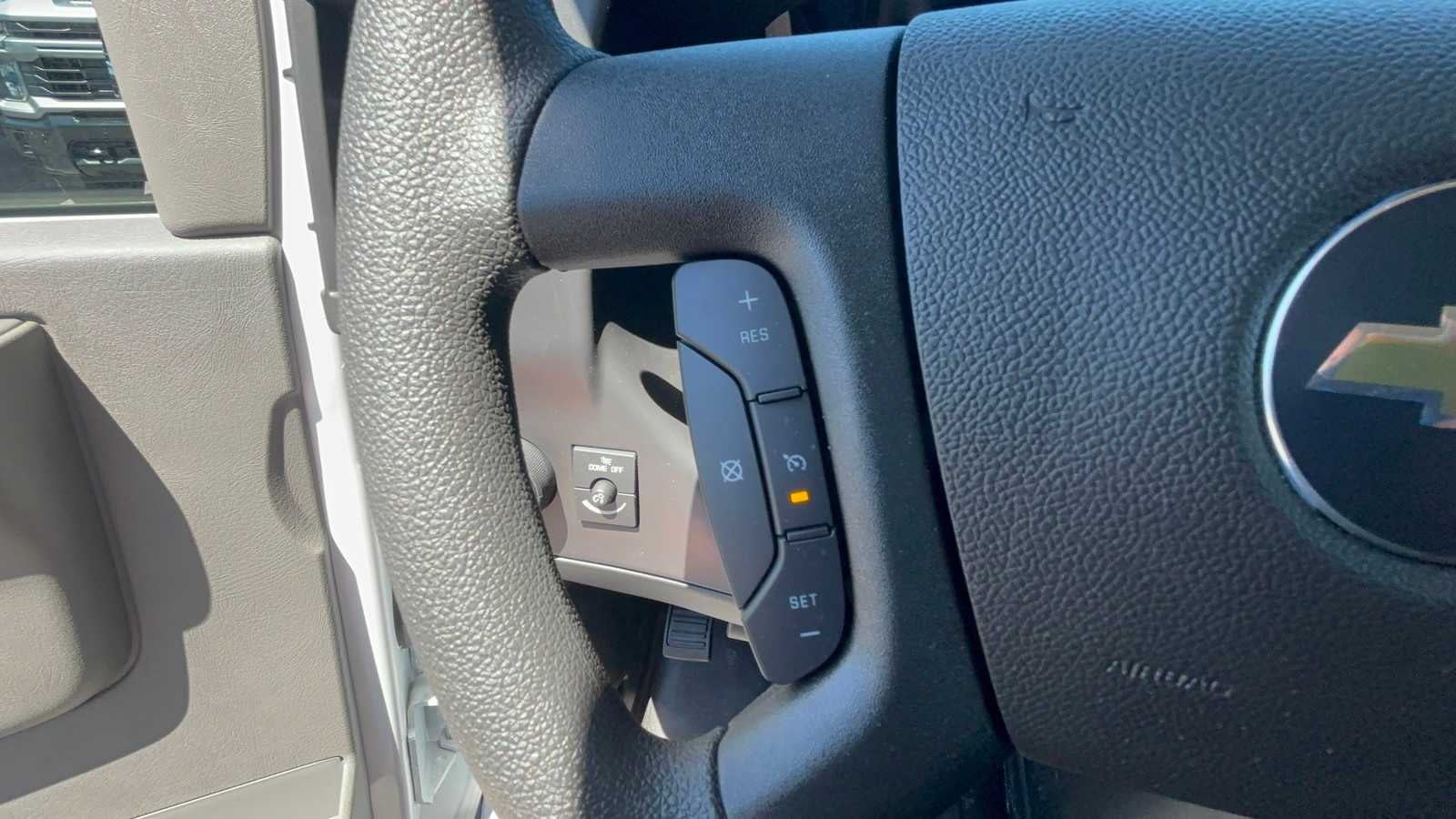 2025 Chevrolet Express Cutaway 3500 Base