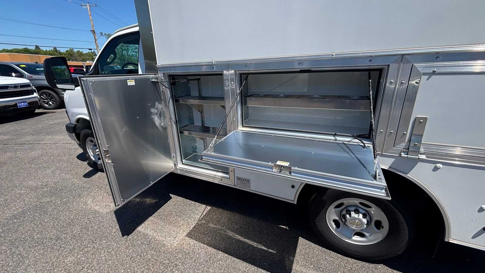 2025 Chevrolet Express Cutaway 3500 Base