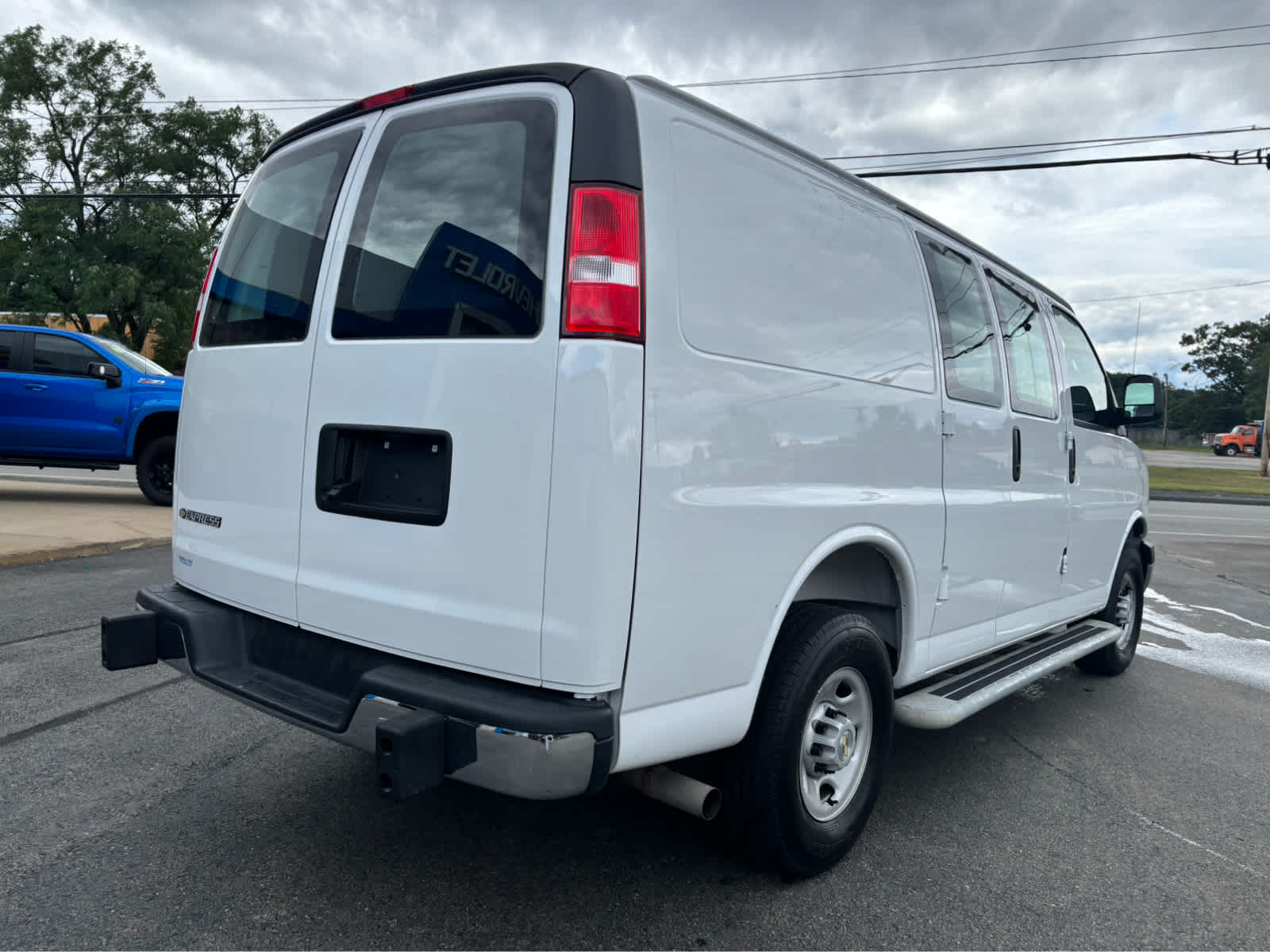 2025 Chevrolet Express Cargo Base