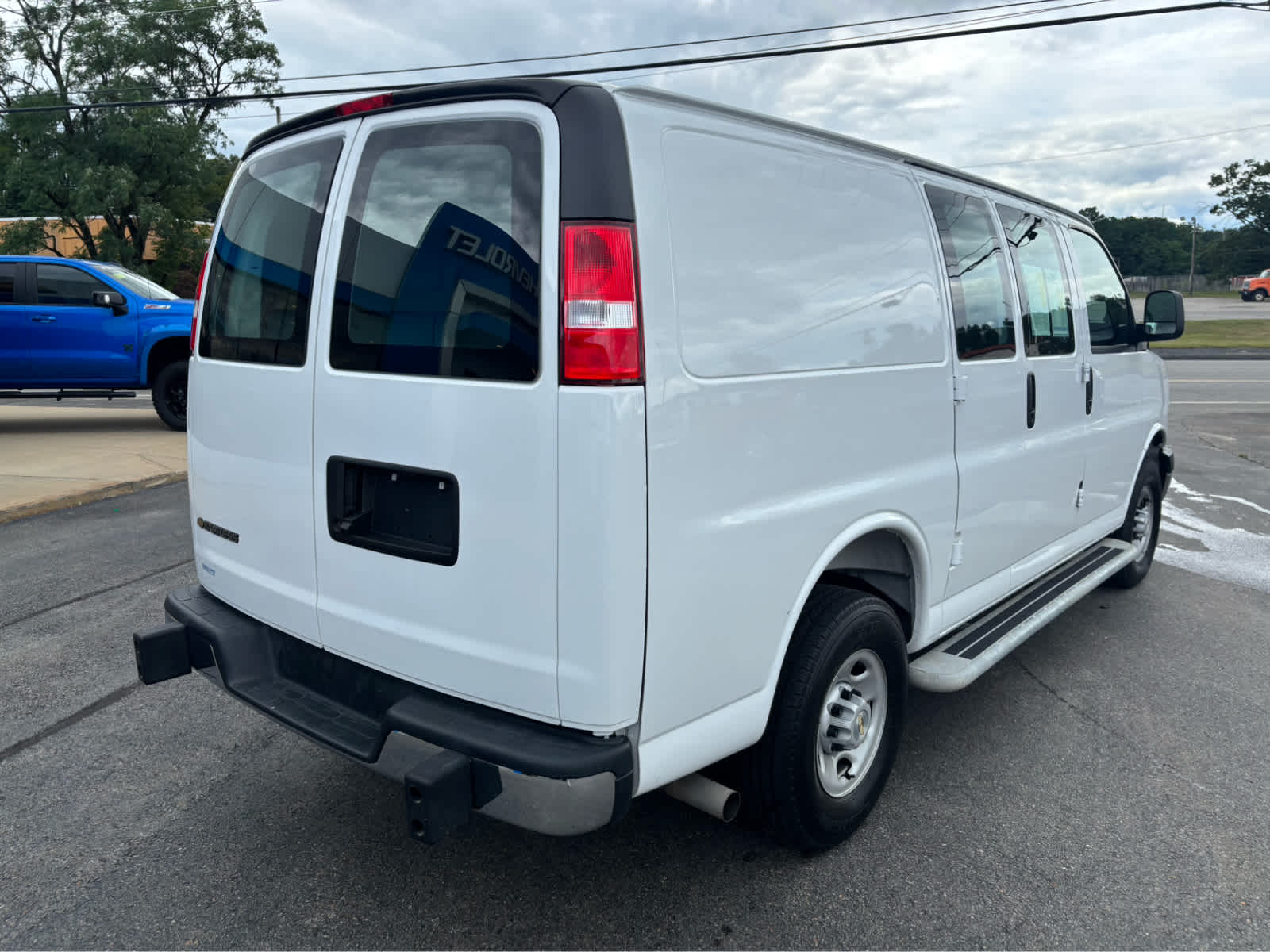 2025 Chevrolet Express Cargo Base