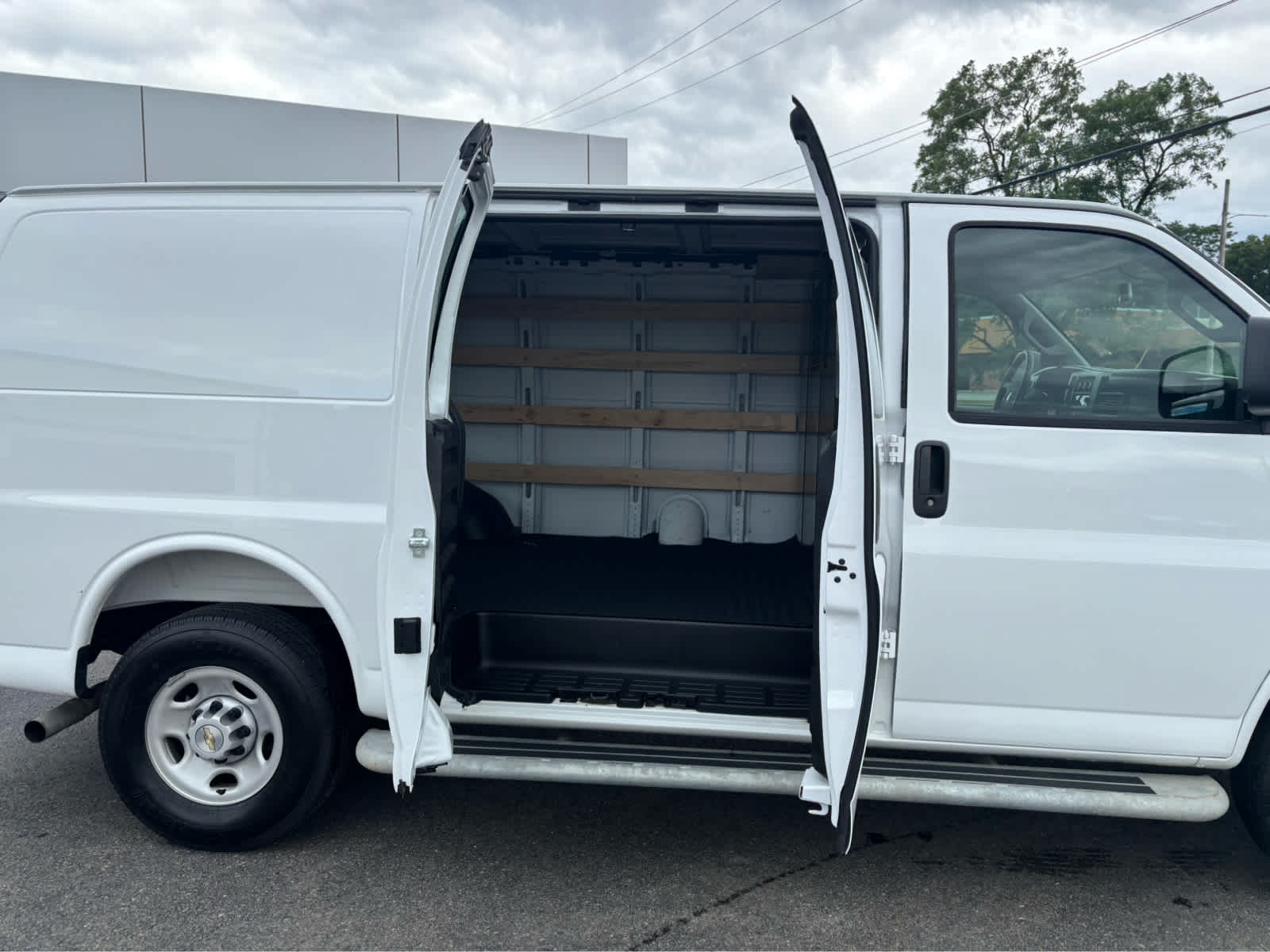 2025 Chevrolet Express Cargo Base
