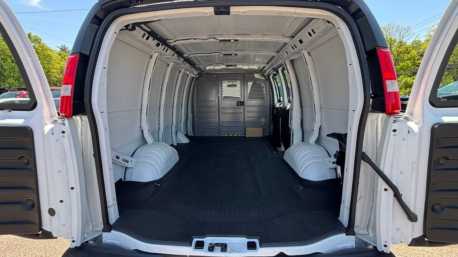 2025 Chevrolet Express Cargo Base