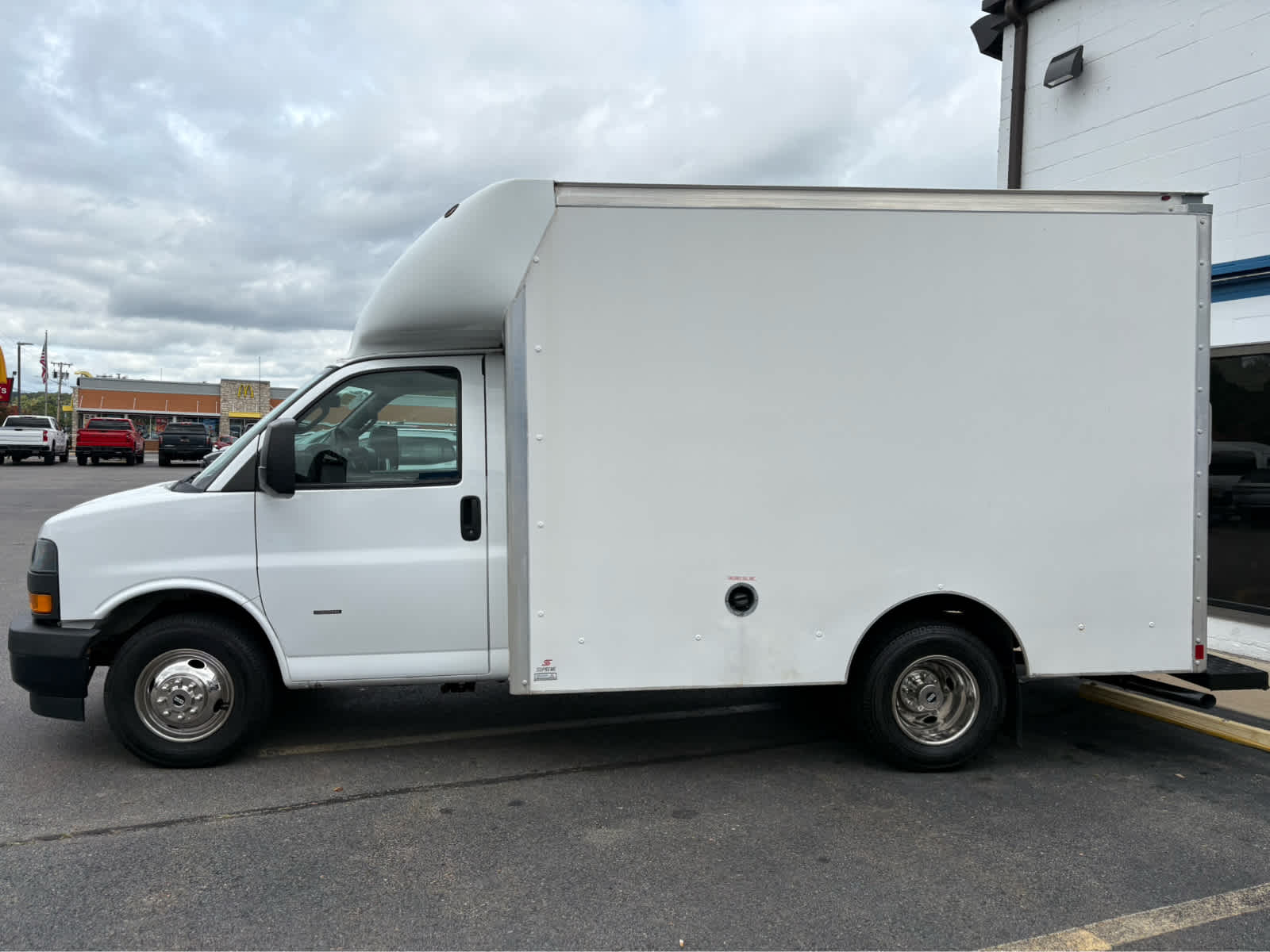 2018 GMC Savana Cutaway 3500 Base