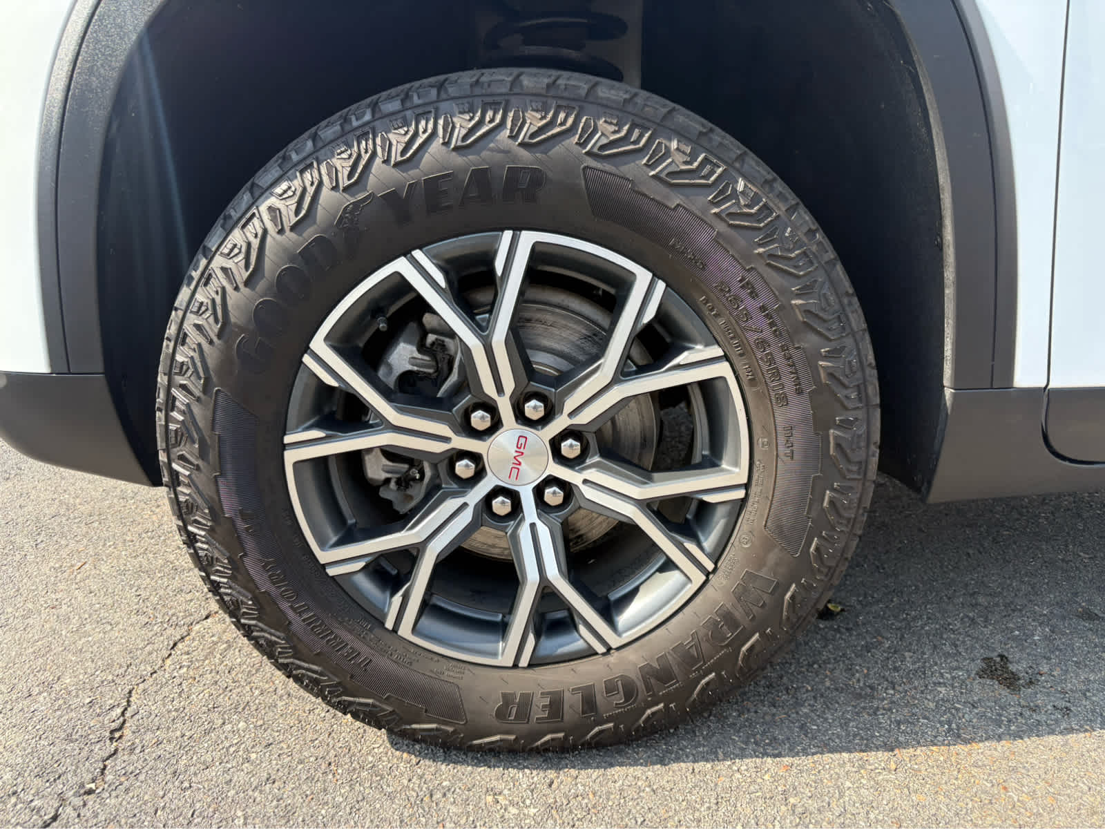 2024 GMC Acadia AT4