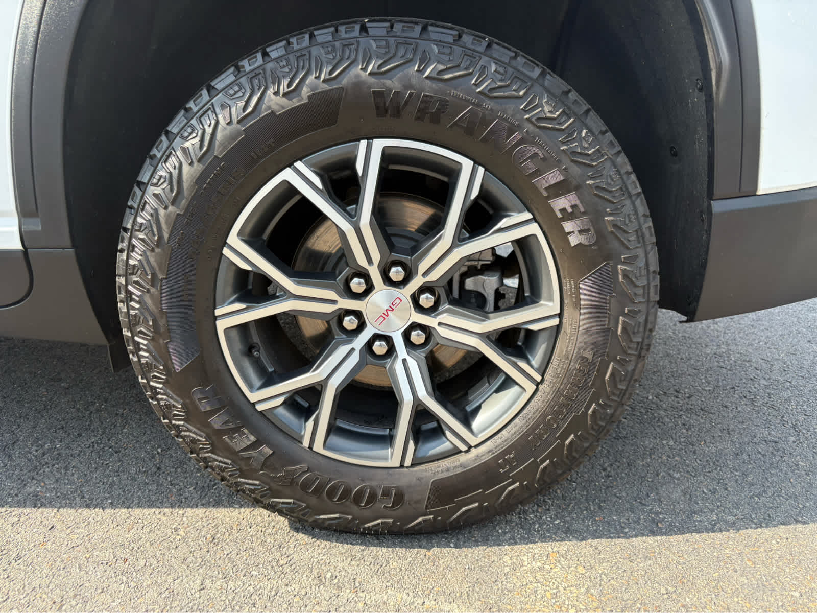 2024 GMC Acadia AT4