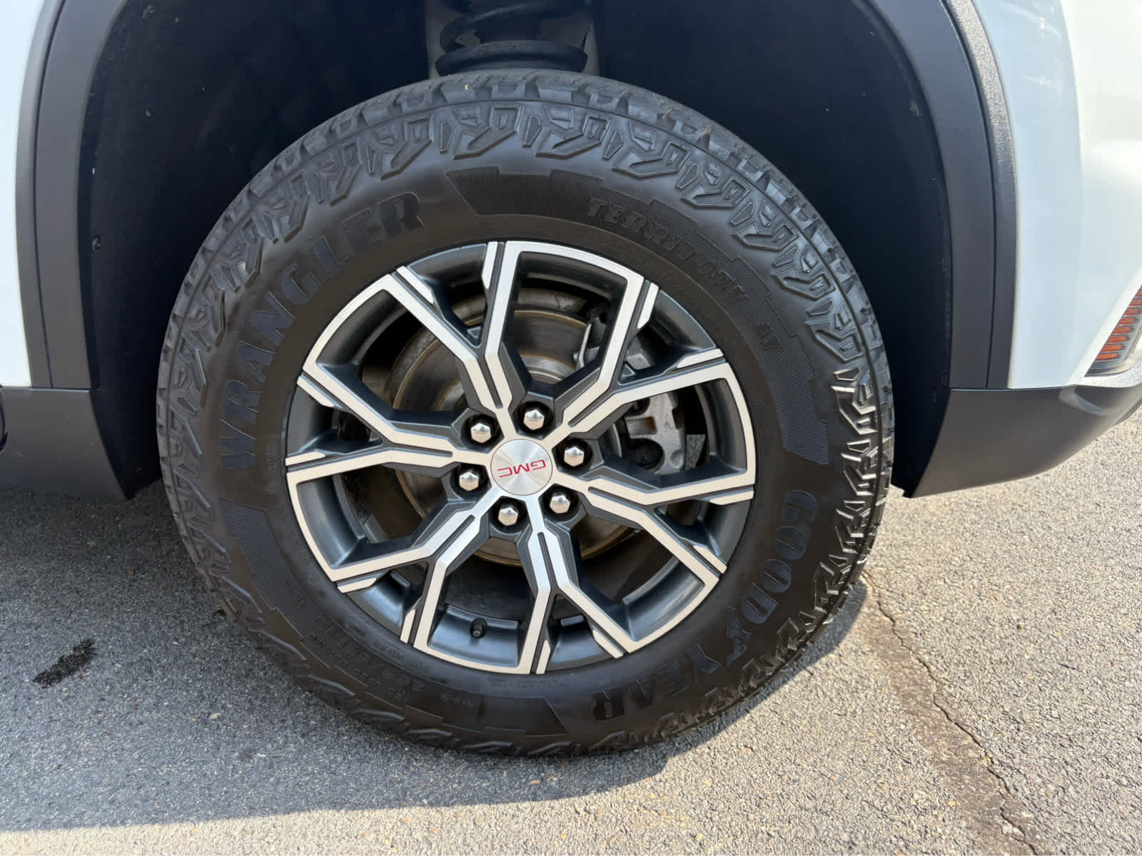 2024 GMC Acadia AT4