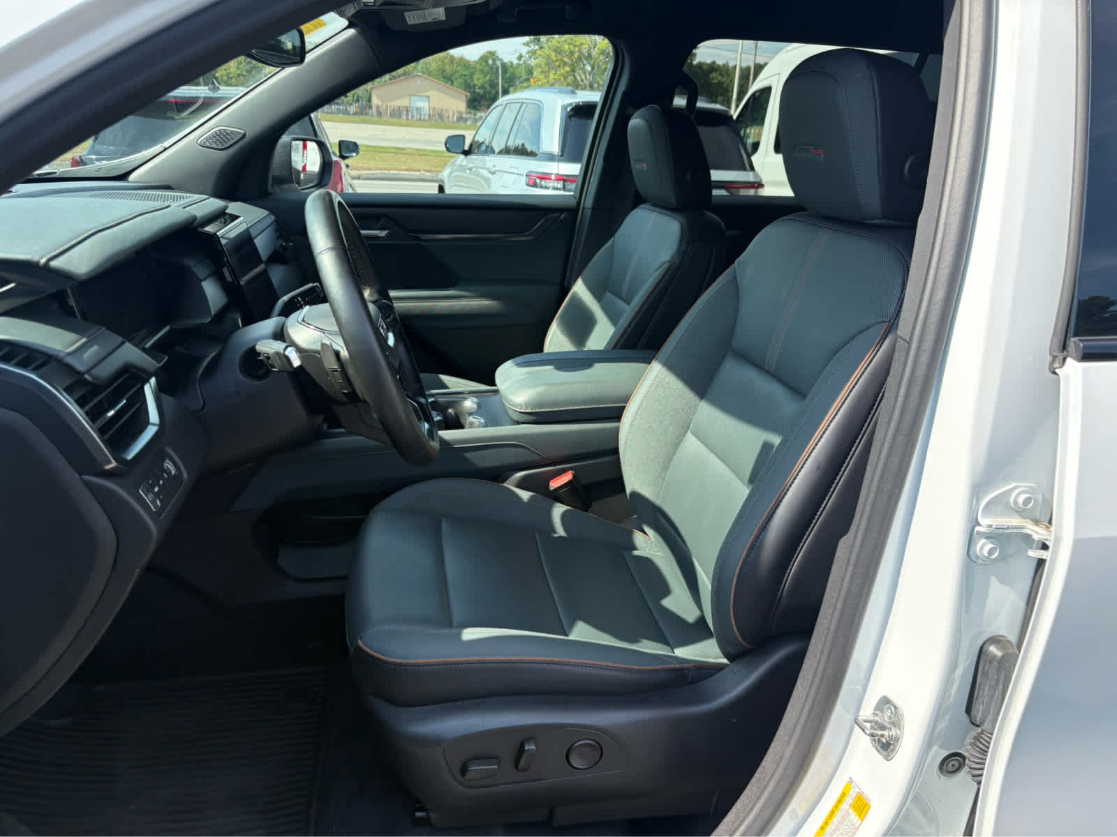 2024 GMC Acadia AT4