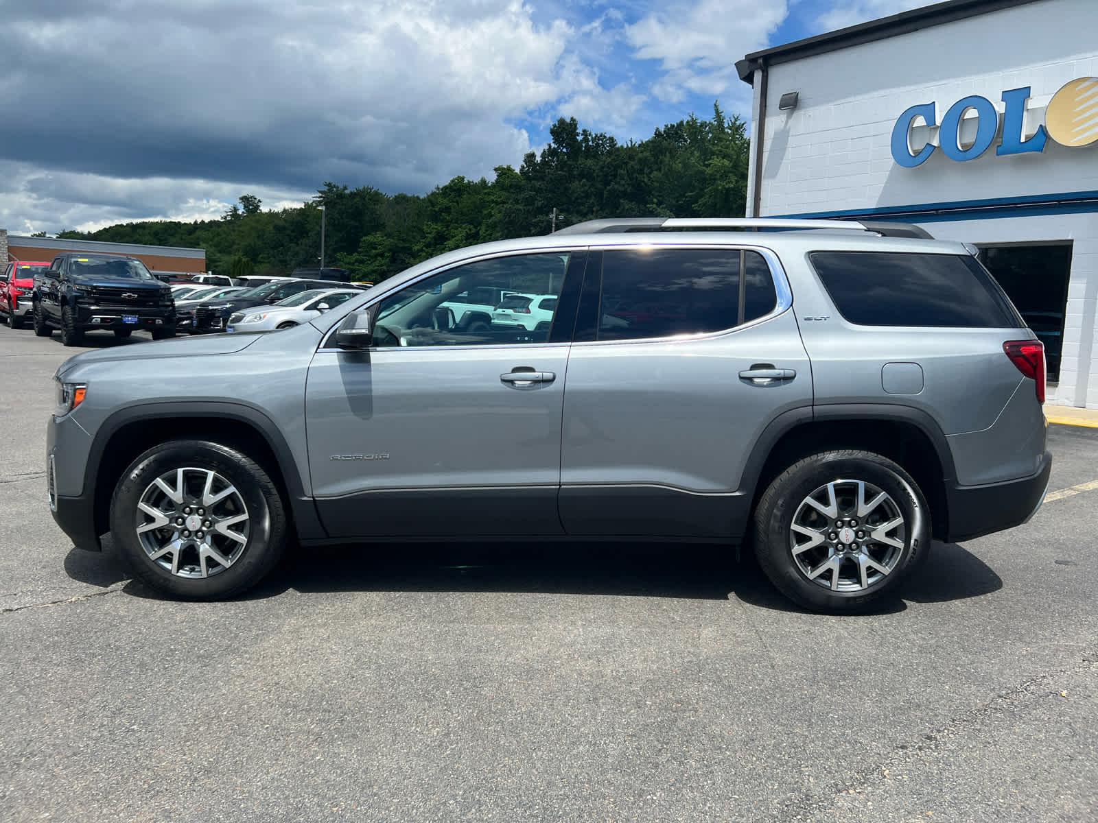2023 GMC Acadia SLT