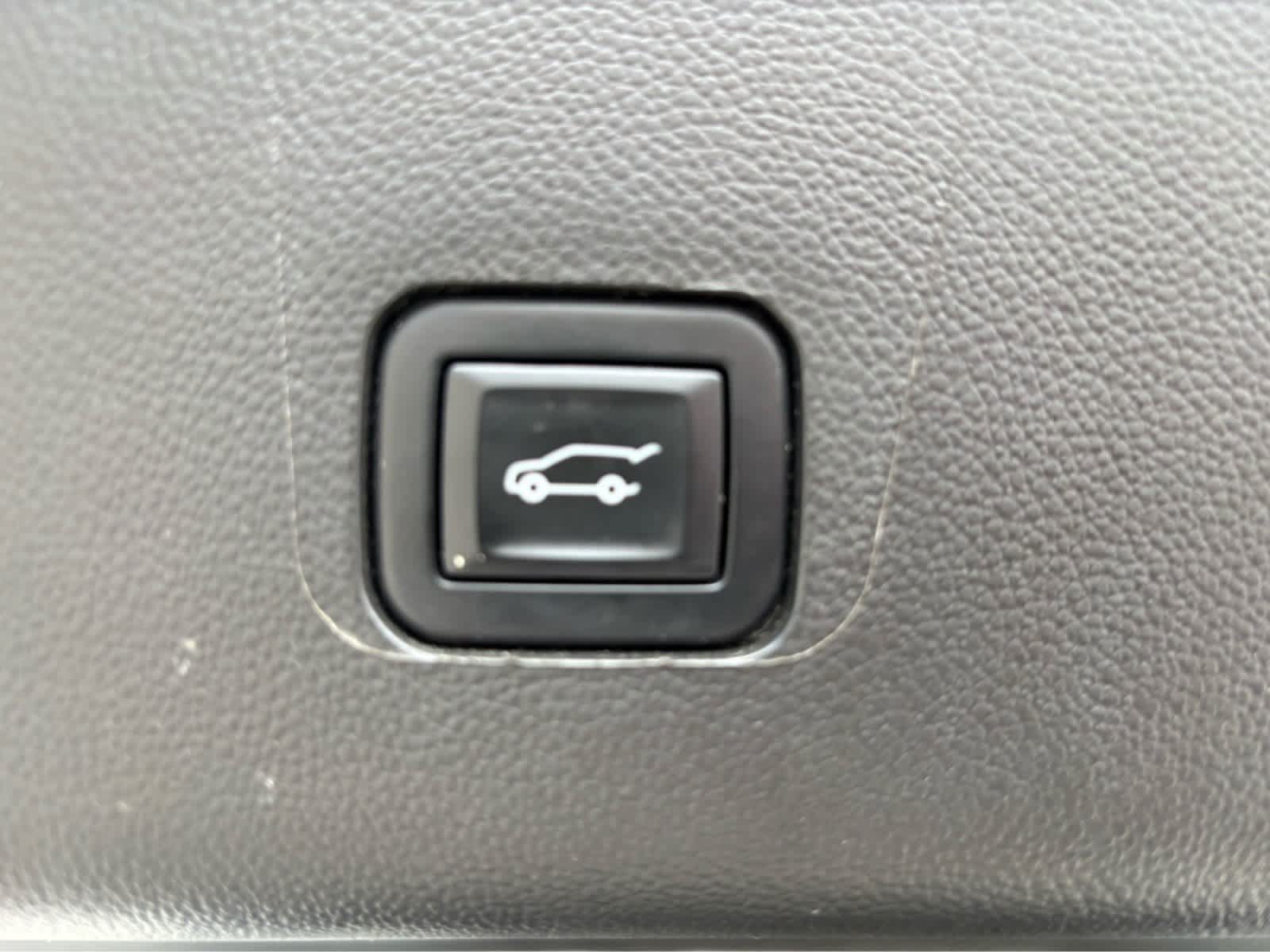 2023 Chevrolet Traverse Base