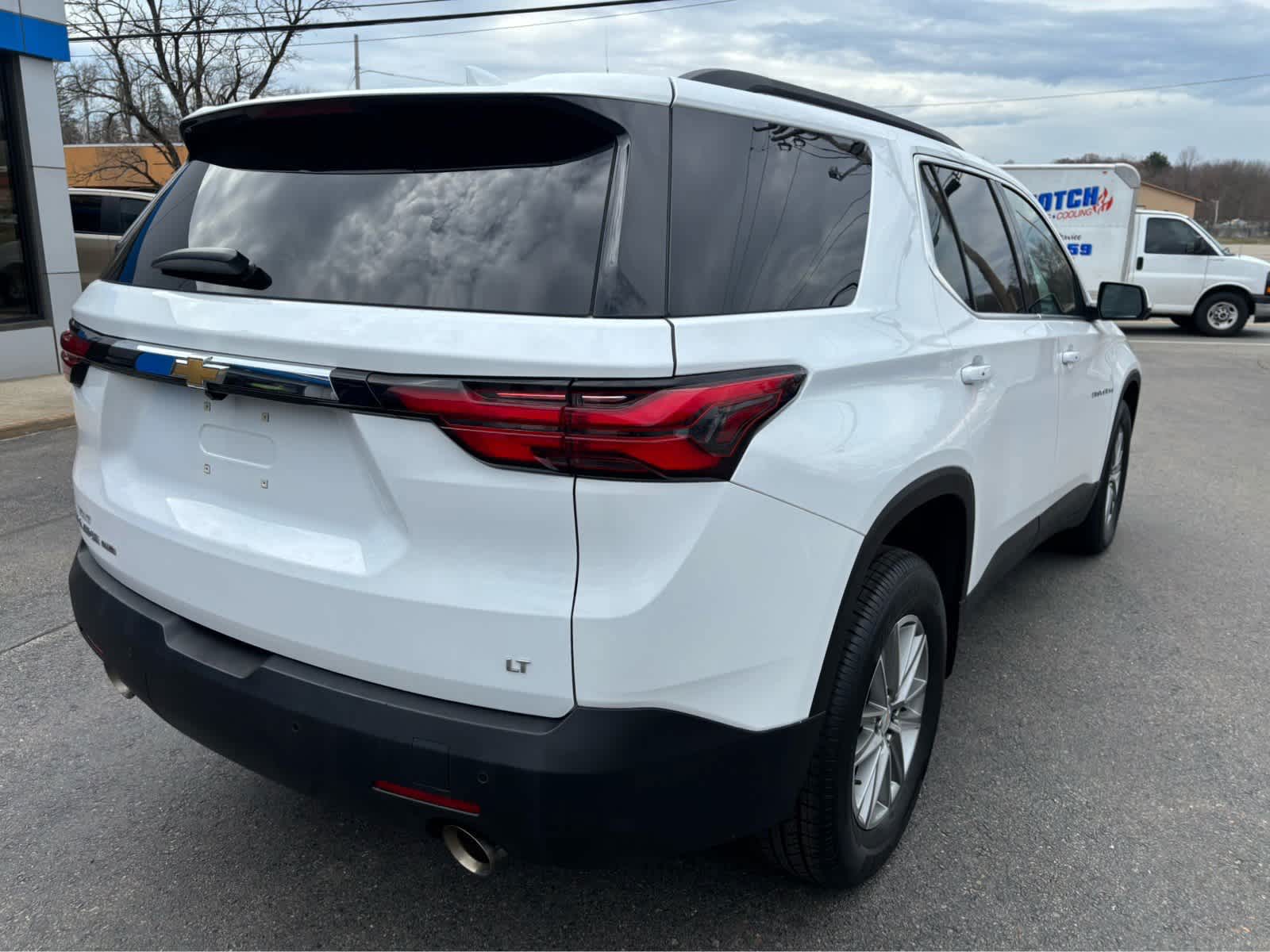 2023 Chevrolet Traverse Base