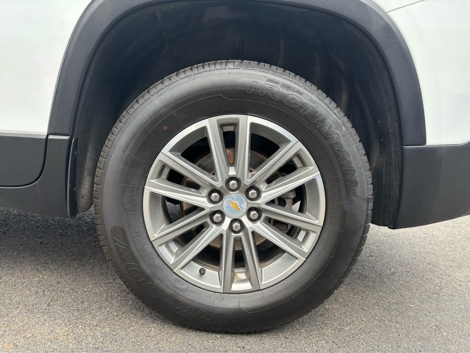 2023 Chevrolet Traverse Base