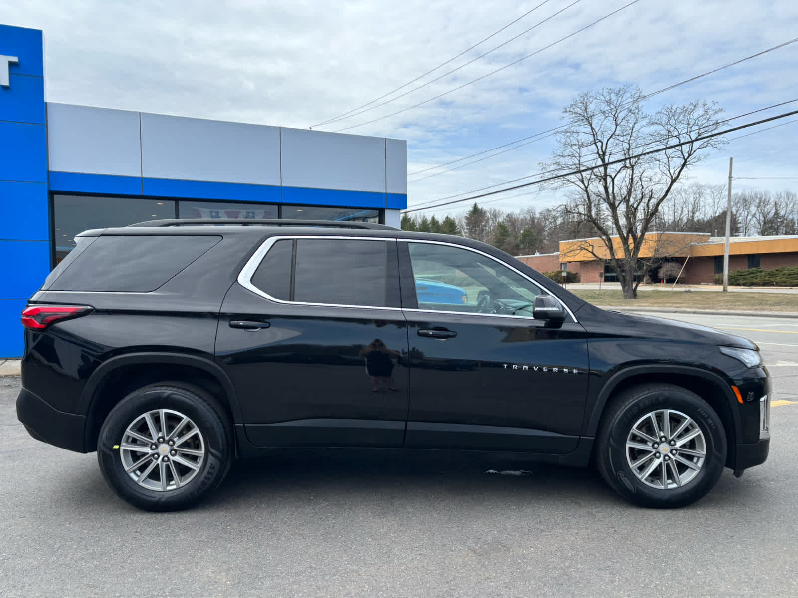 2023 Chevrolet Traverse Base