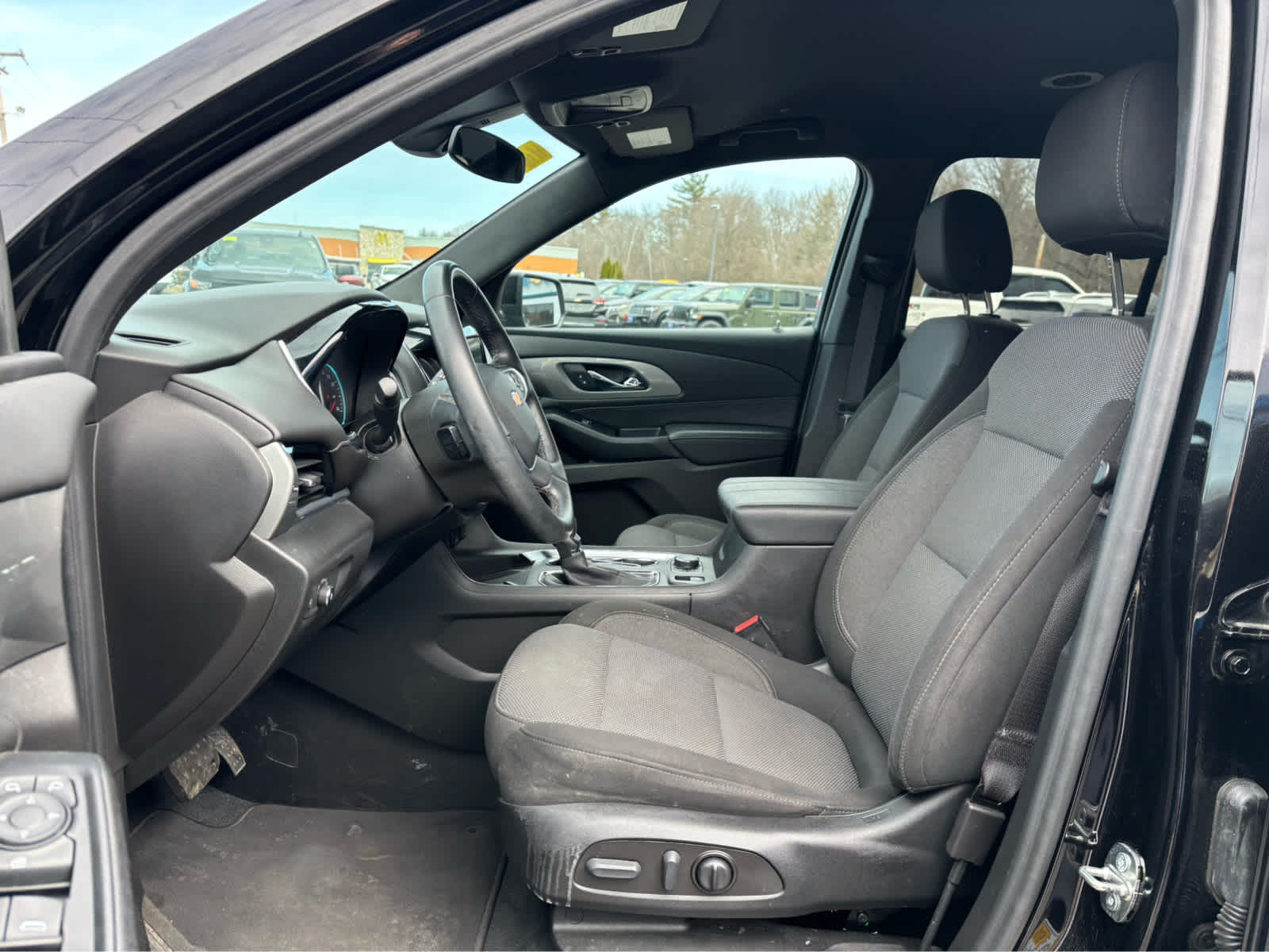 2023 Chevrolet Traverse Base