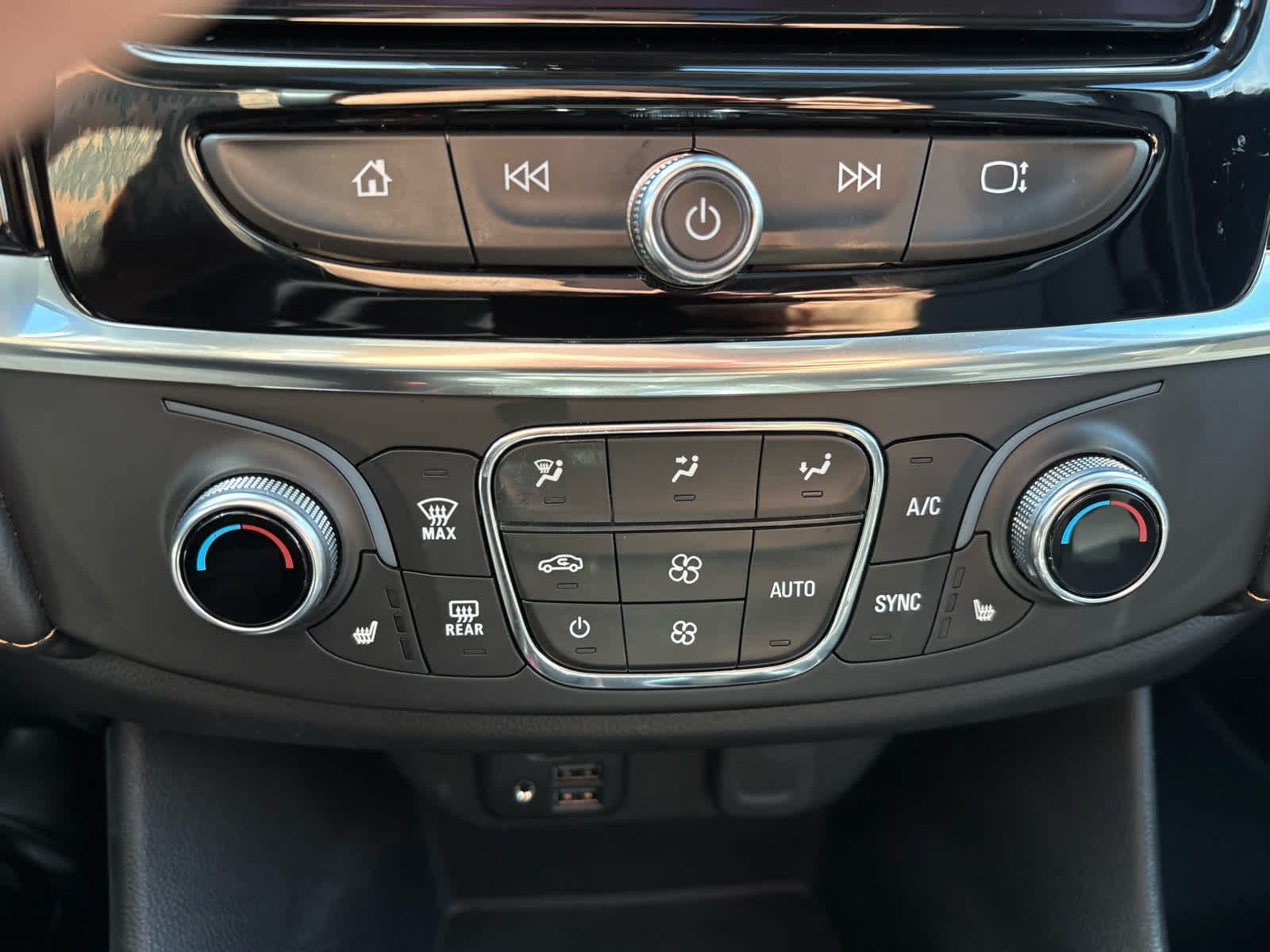 2021 Chevrolet Traverse RS