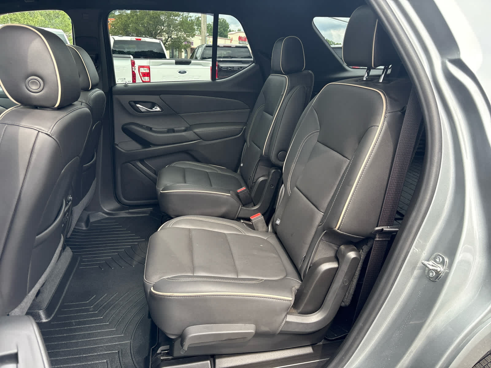 2023 Chevrolet Traverse Base