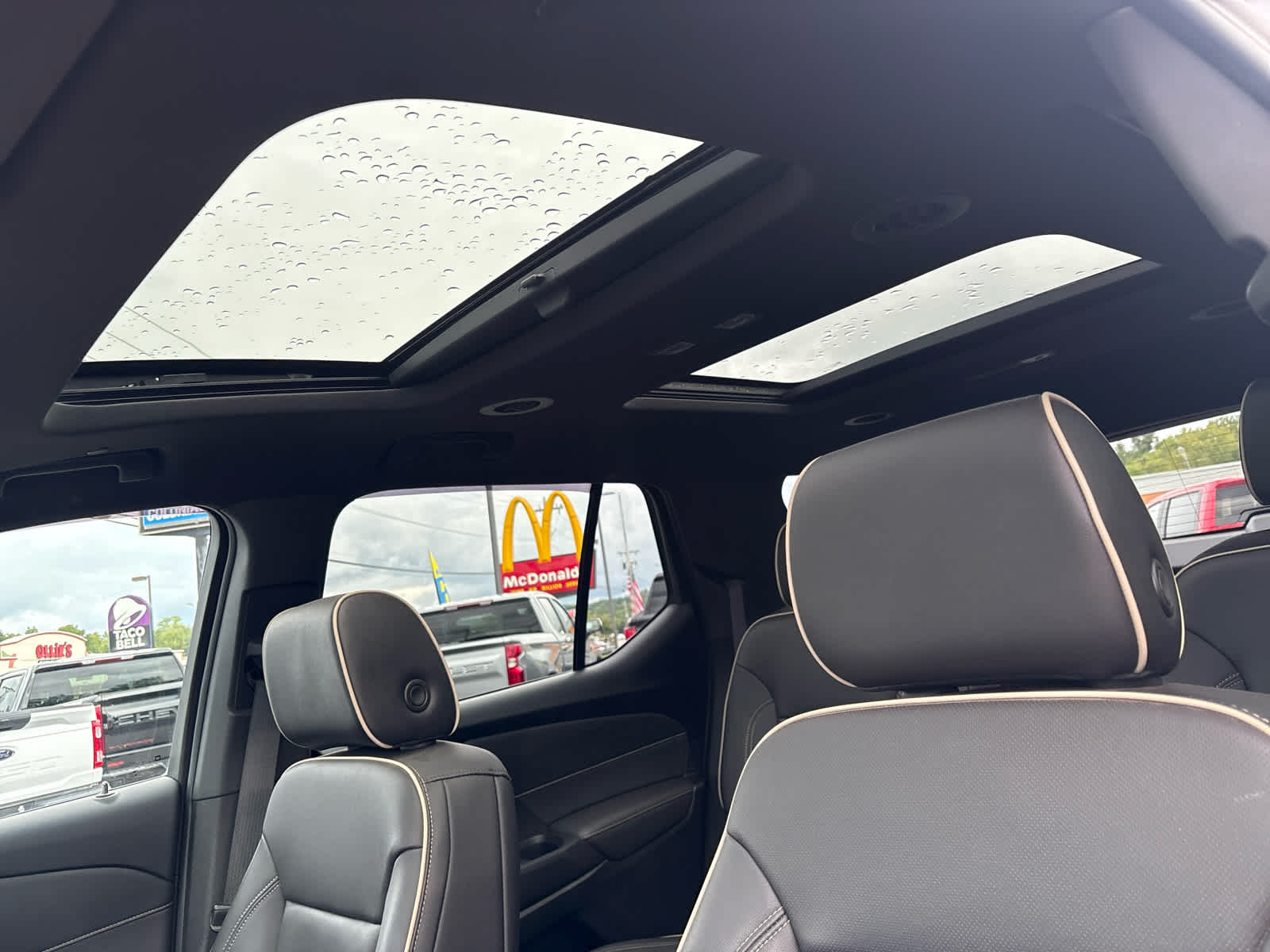 2023 Chevrolet Traverse Base