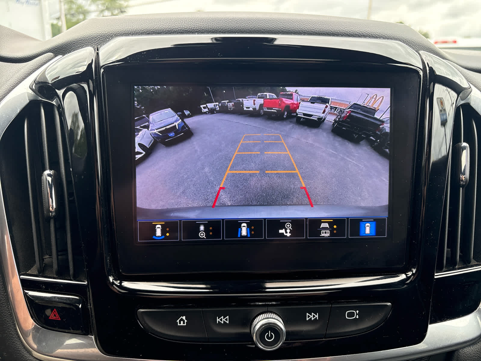 2023 Chevrolet Traverse Base