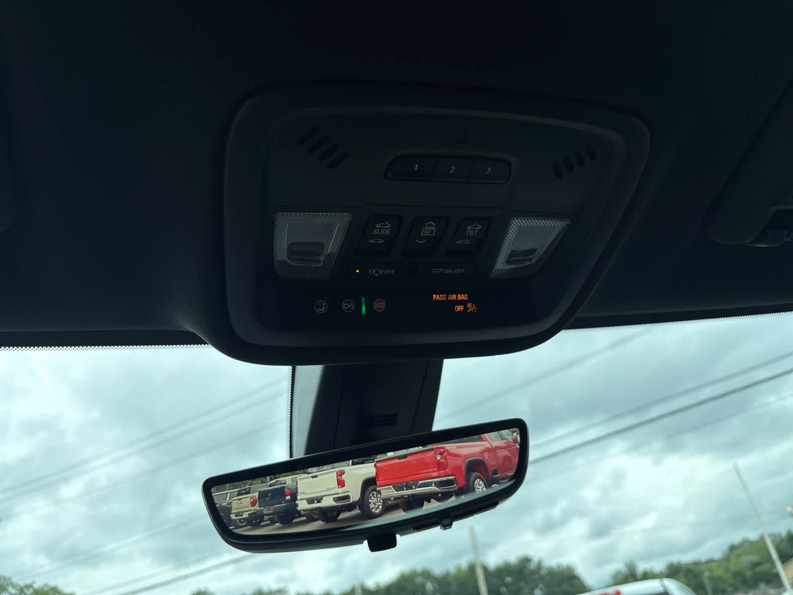 2023 Chevrolet Traverse Base