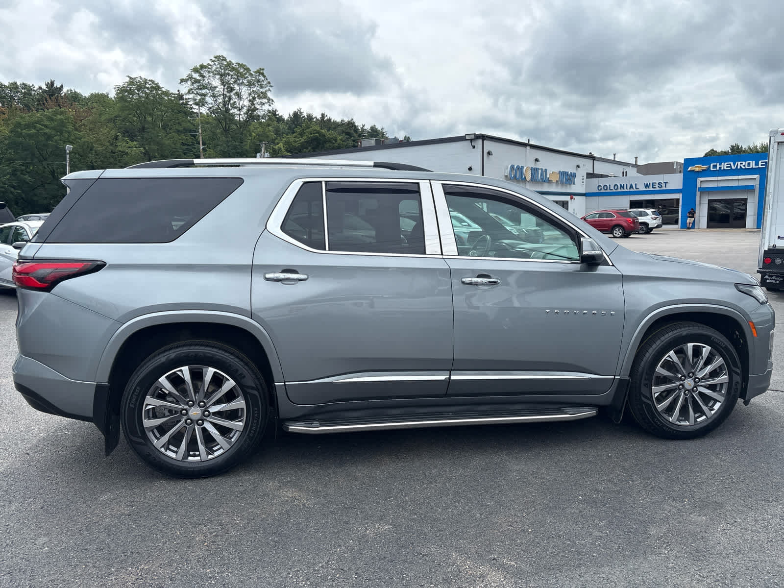 2023 Chevrolet Traverse Base