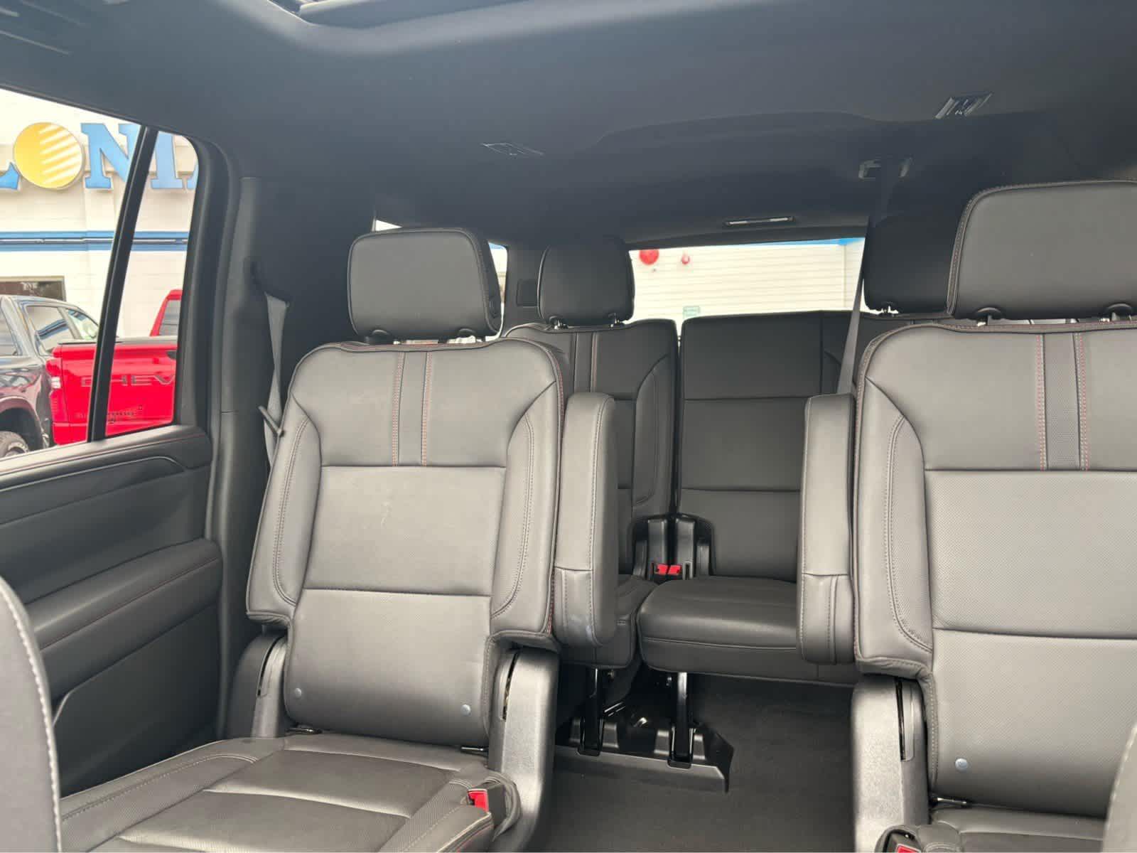 2023 Chevrolet Suburban RST - Photo 33