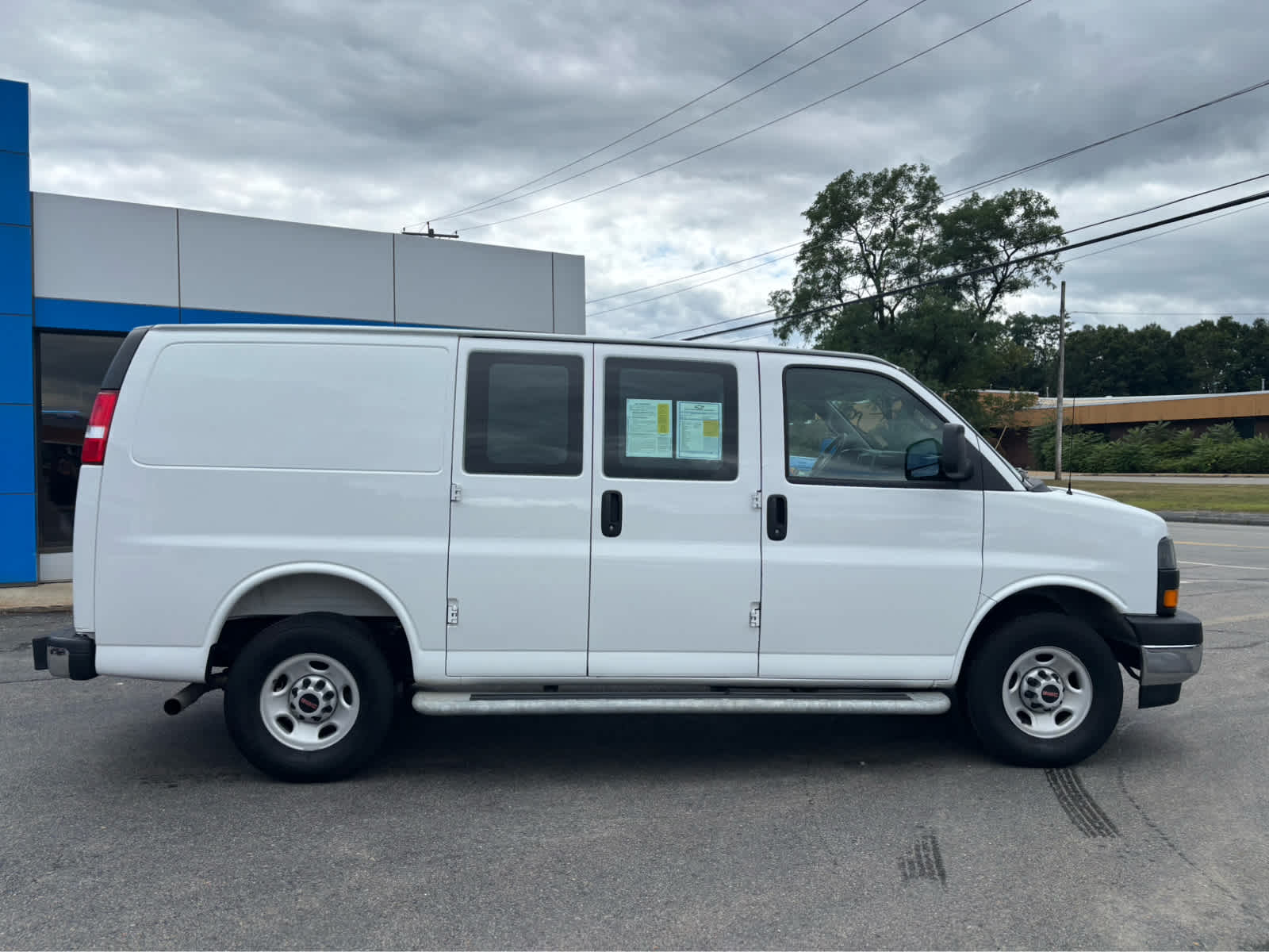 2025 GMC Savana Cargo Base